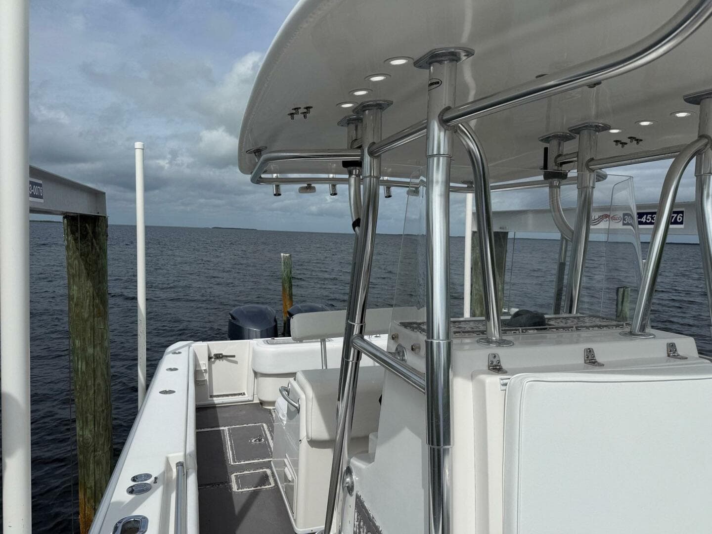 2011 Contender 32 ST — photo 7