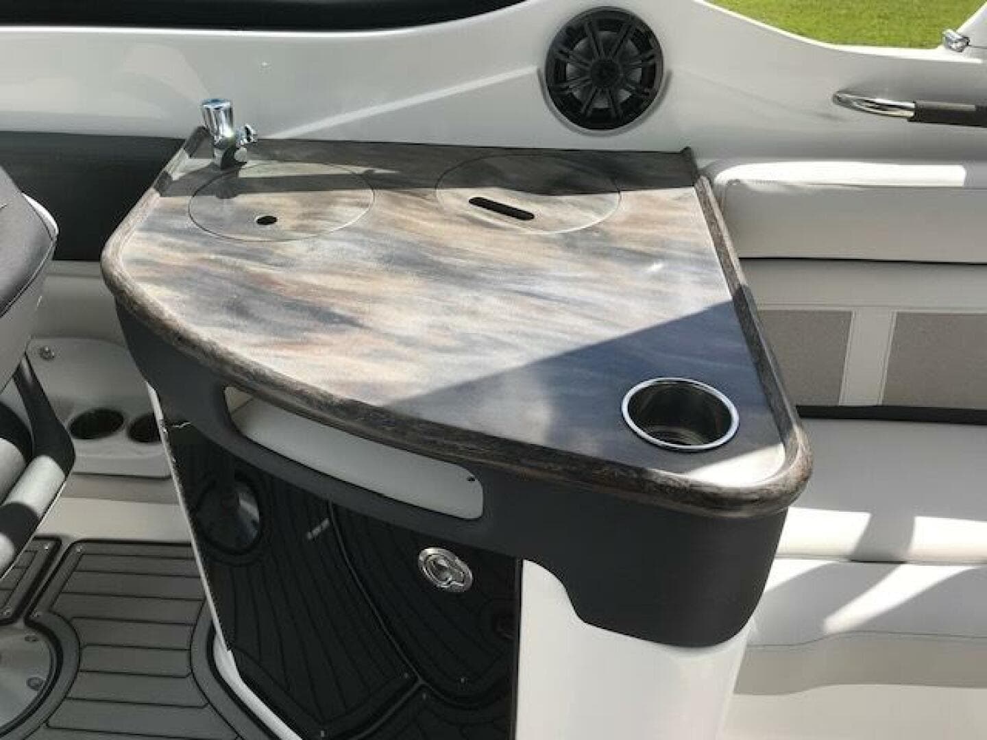 2018 Rinker Qx 29 — photo 21