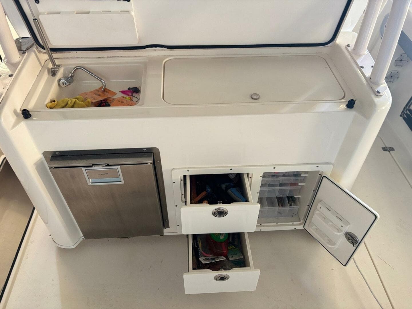 2018 Cobia 344 Center Console — photo 7