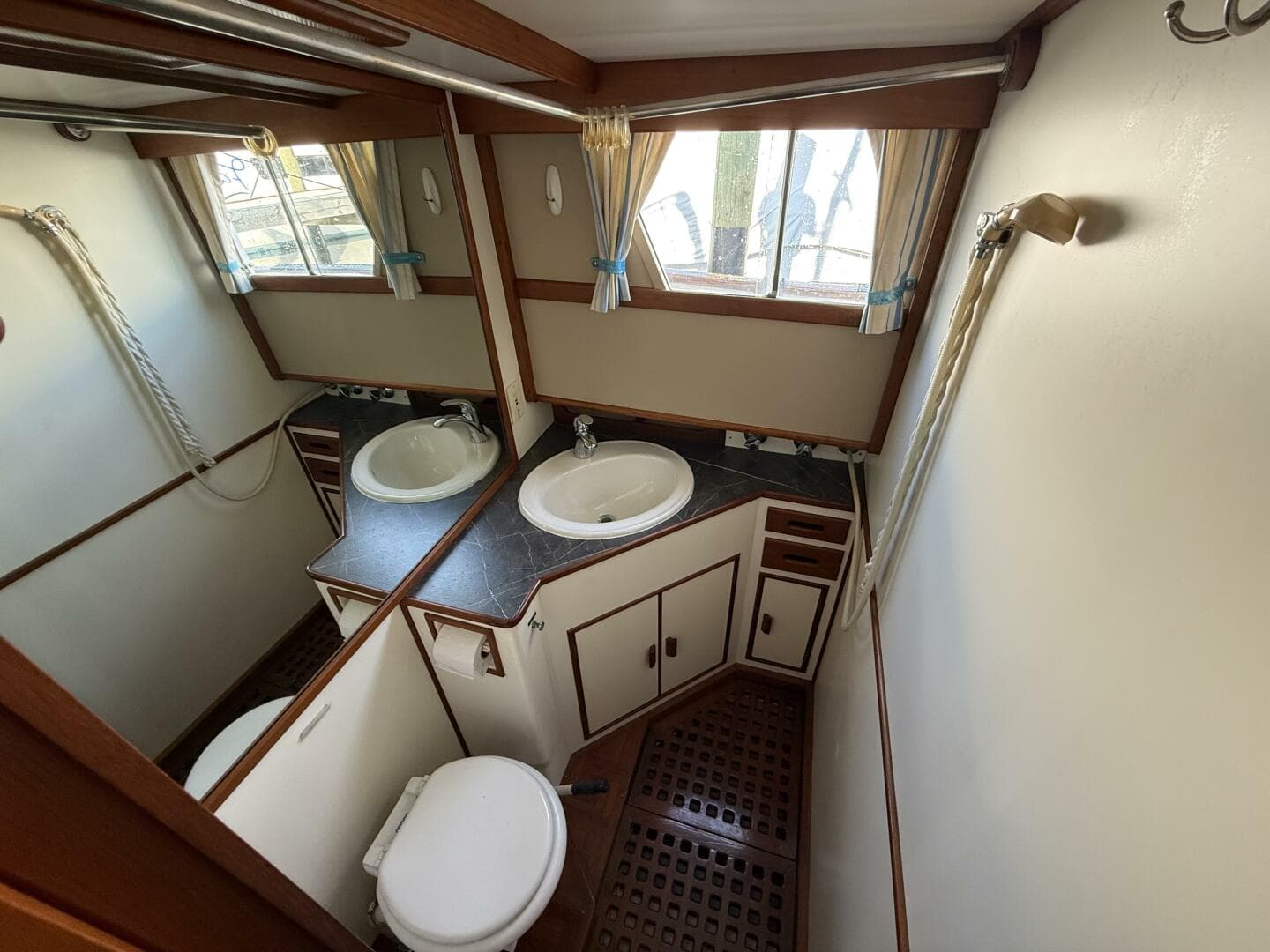 1985 Grand Banks 36 Classic — photo 17