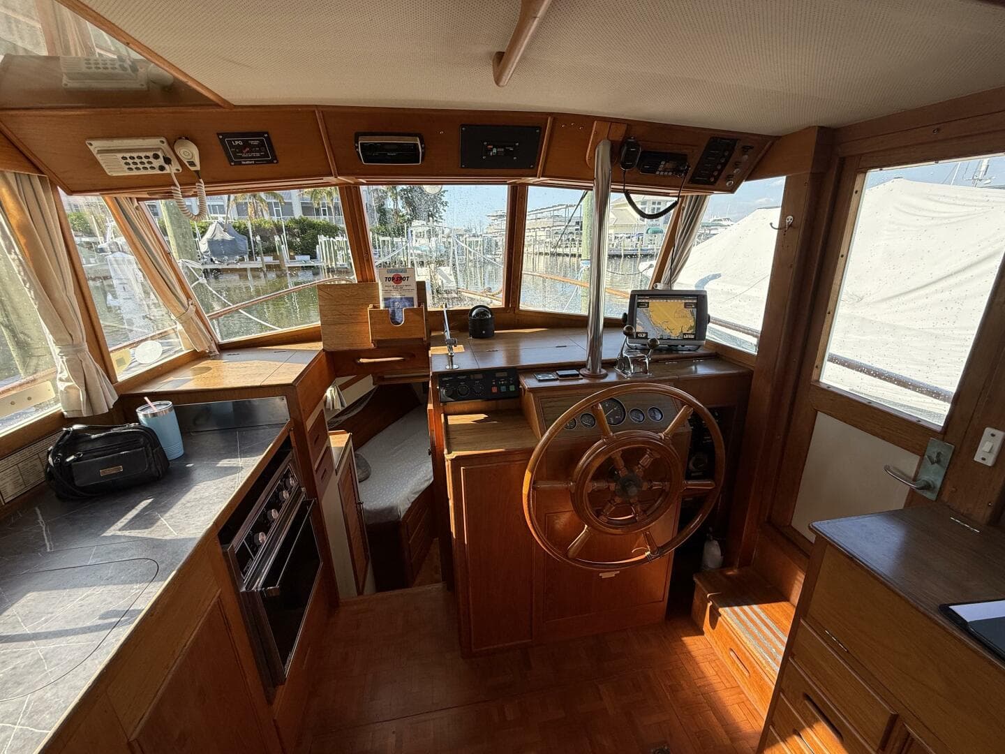 1985 Grand Banks 36 Classic — photo 8