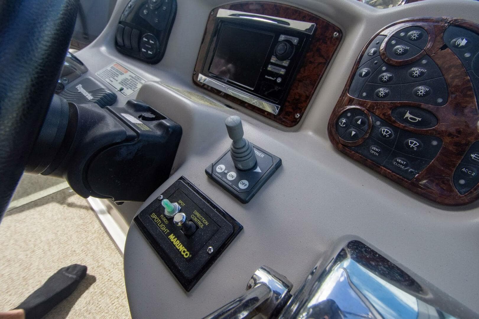 2007 Sea Ray 340 Sundancer — photo 17