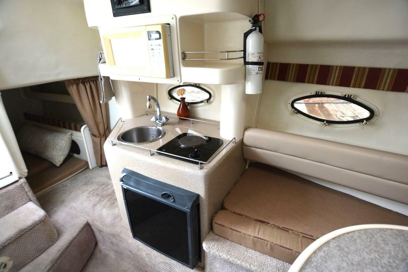 1999 Rinker Fiesta Vee 270 — photo 13