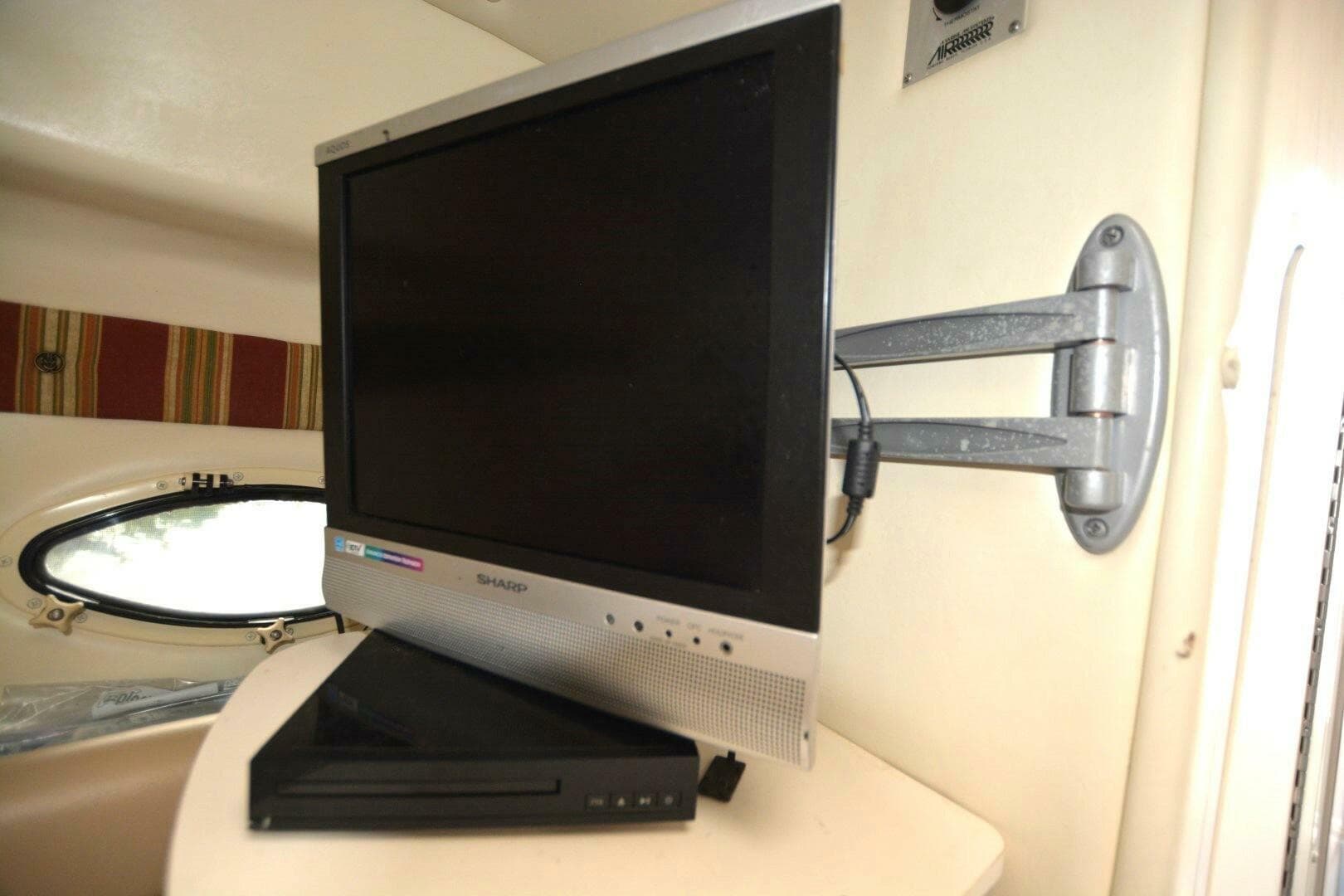 1999 Rinker Fiesta Vee 270 — photo 17