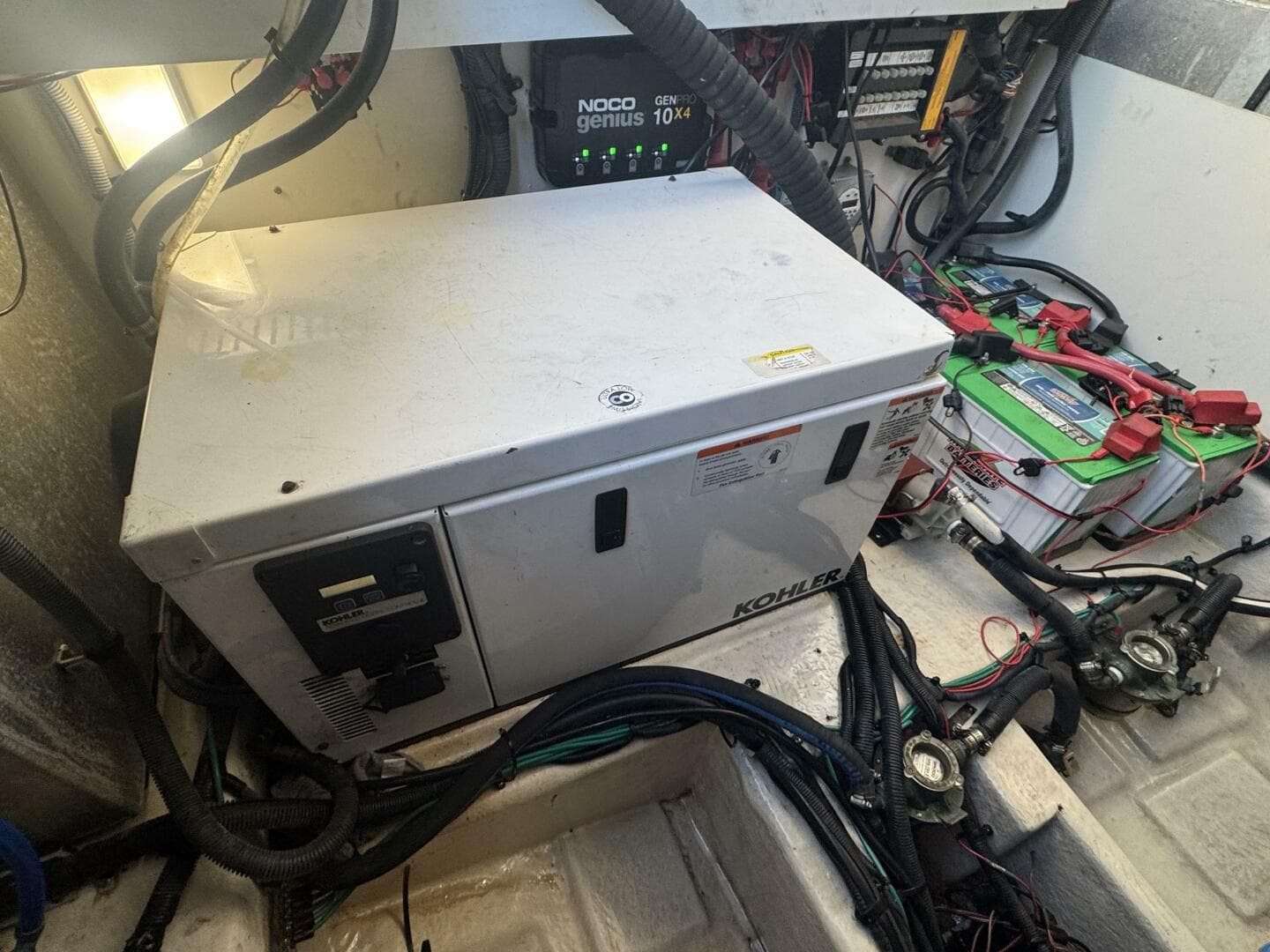 2011 Sea Ray 330 Sundancer — photo 23