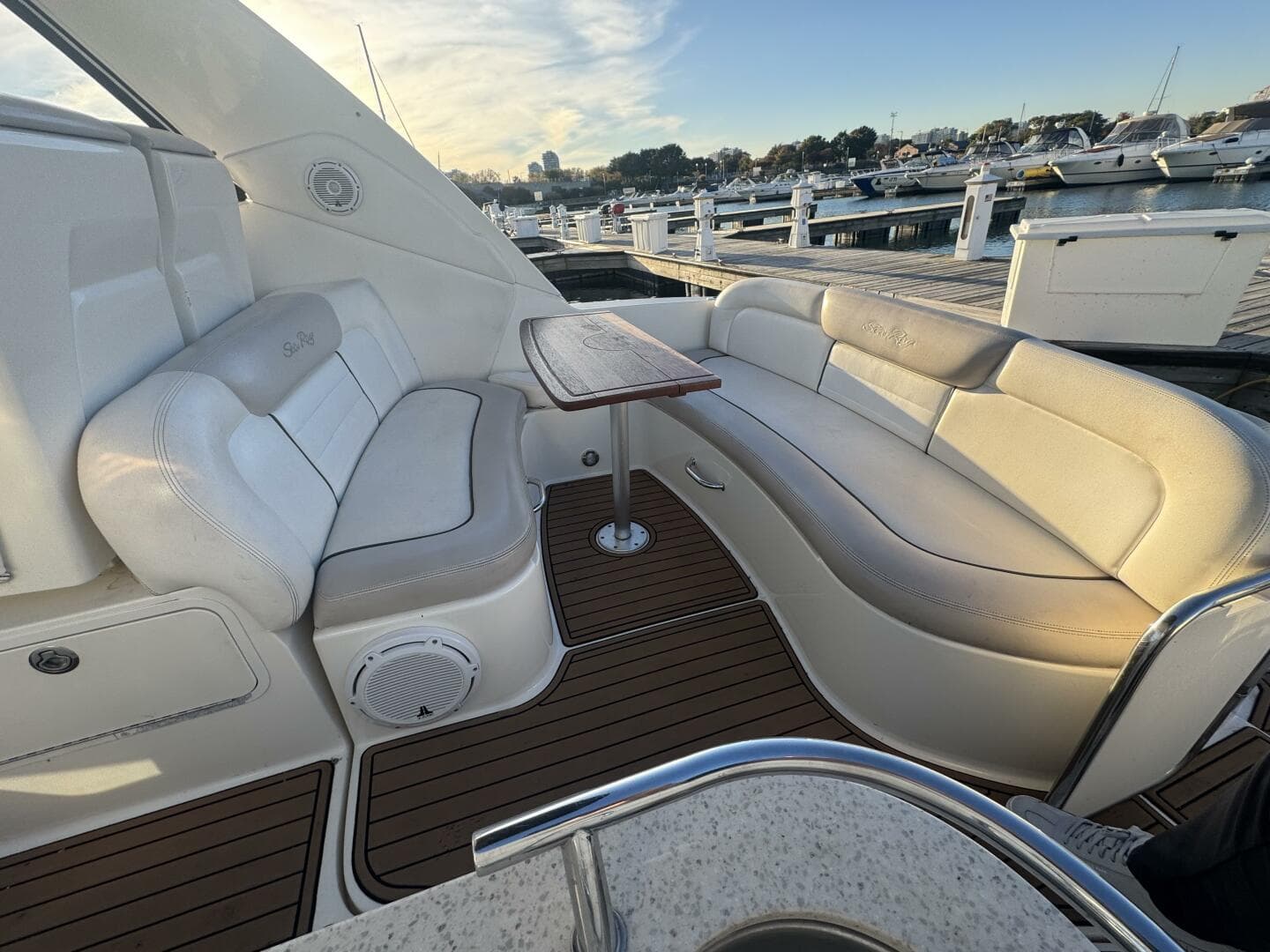 2011 Sea Ray 330 Sundancer — photo 12