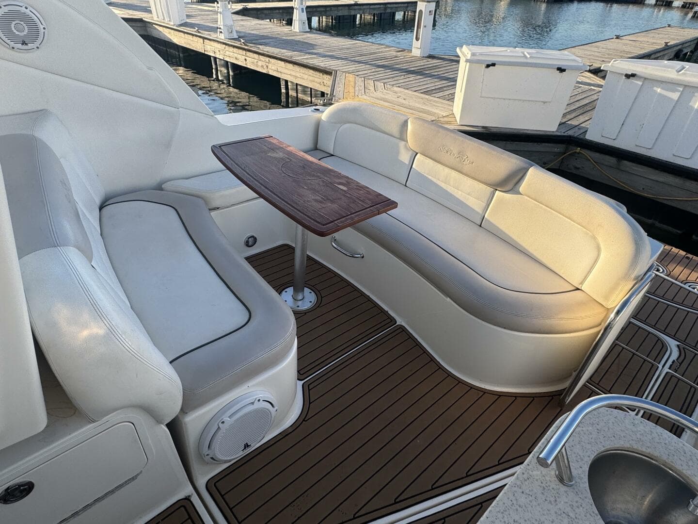 2011 Sea Ray 330 Sundancer — photo 11