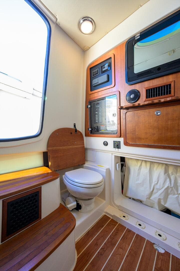 2018 Grady-White Canyon 376 — photo 46