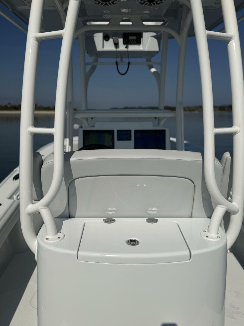 2025 Yellowfin 26 Hybrid — photo 22