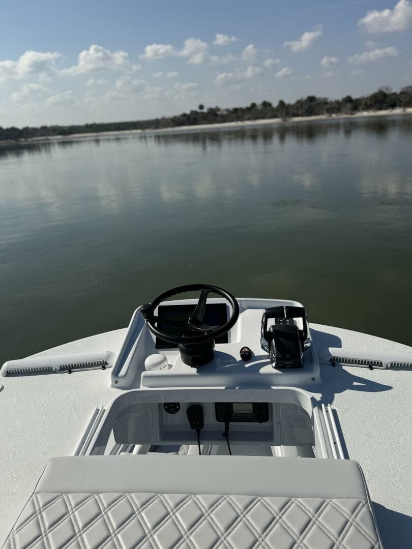 2025 Yellowfin 26 Hybrid — photo 29