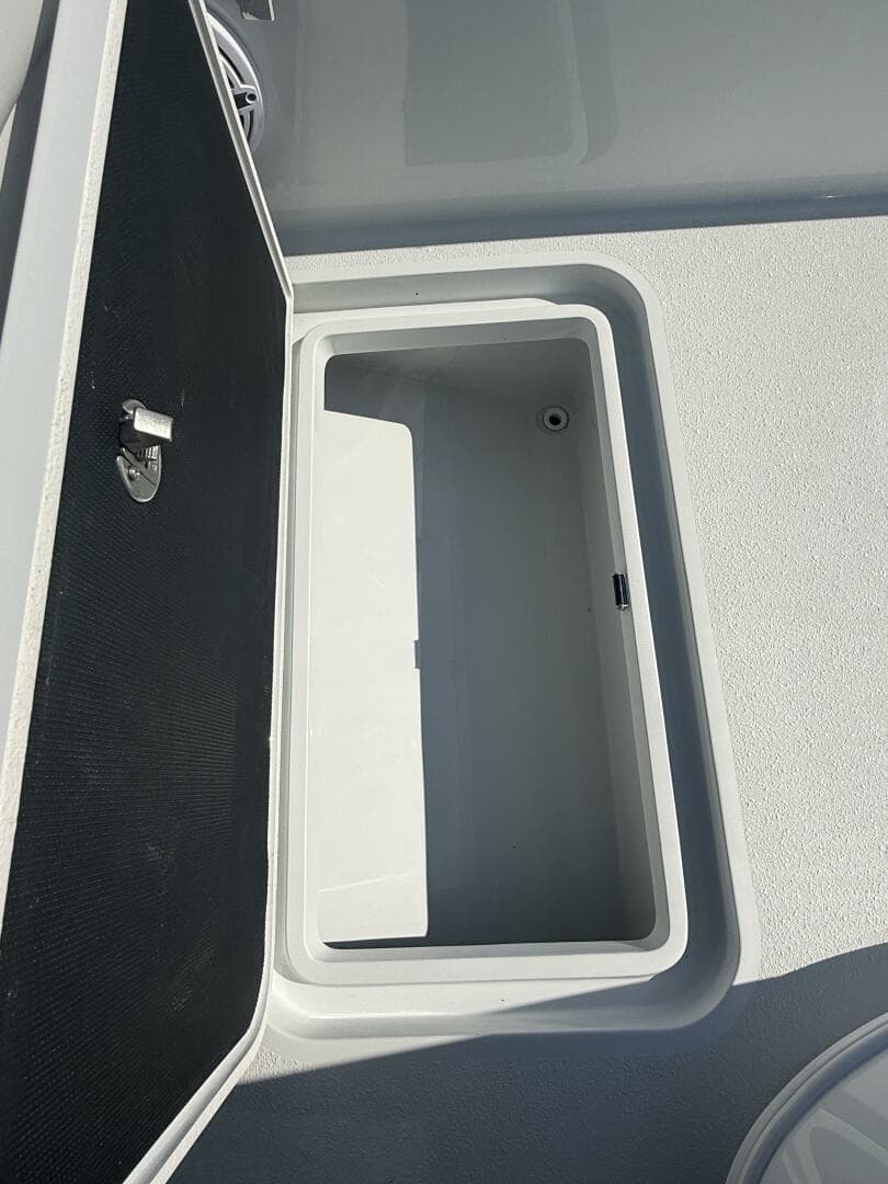 2025 Yellowfin 26 Hybrid — photo 28
