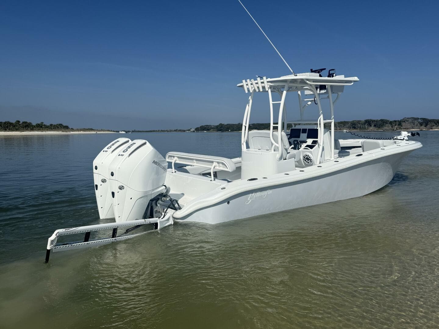 2025 Yellowfin 26 Hybrid — photo 3