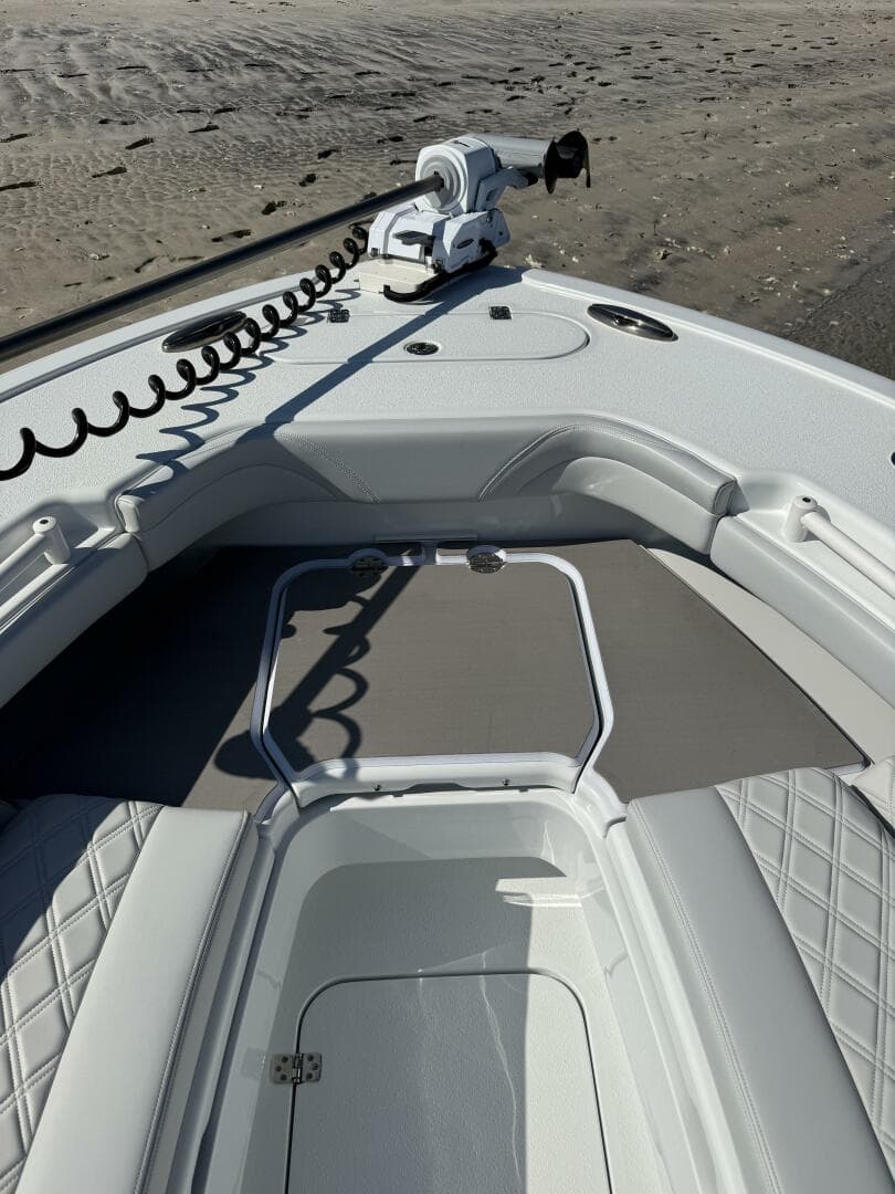 2025 Yellowfin 26 Hybrid — photo 6