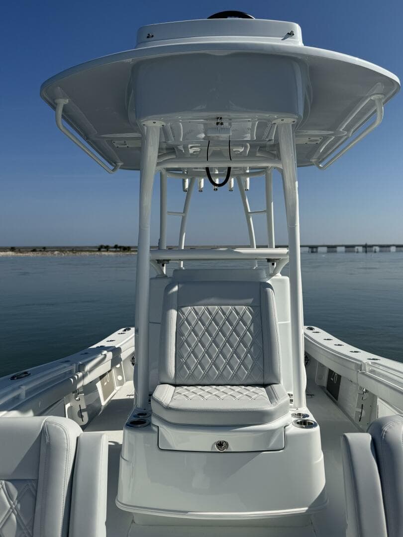2025 Yellowfin 26 Hybrid — photo 8