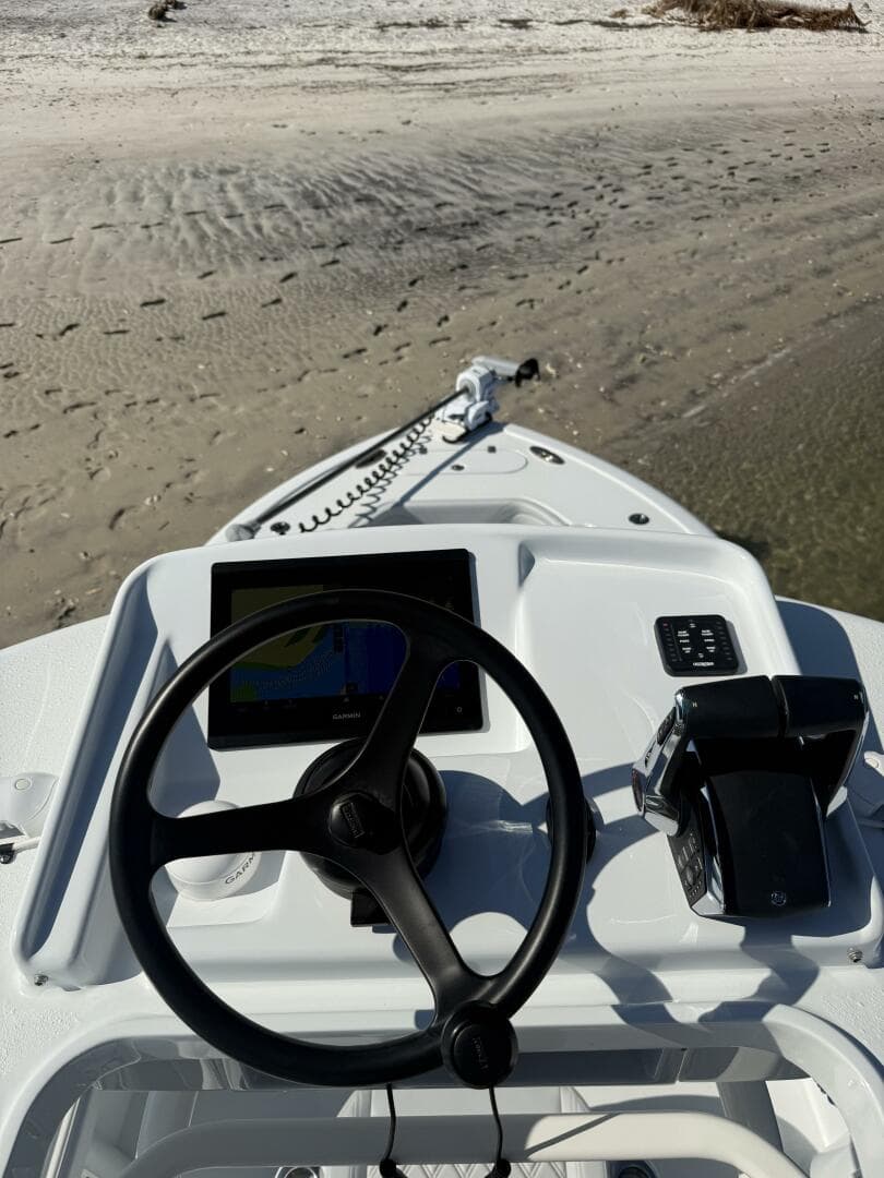 2025 Yellowfin 26 Hybrid — photo 30