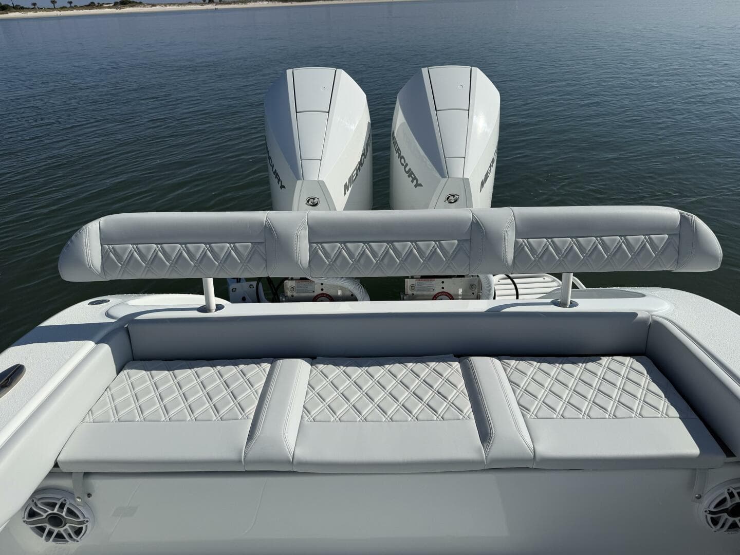 2025 Yellowfin 26 Hybrid — photo 23