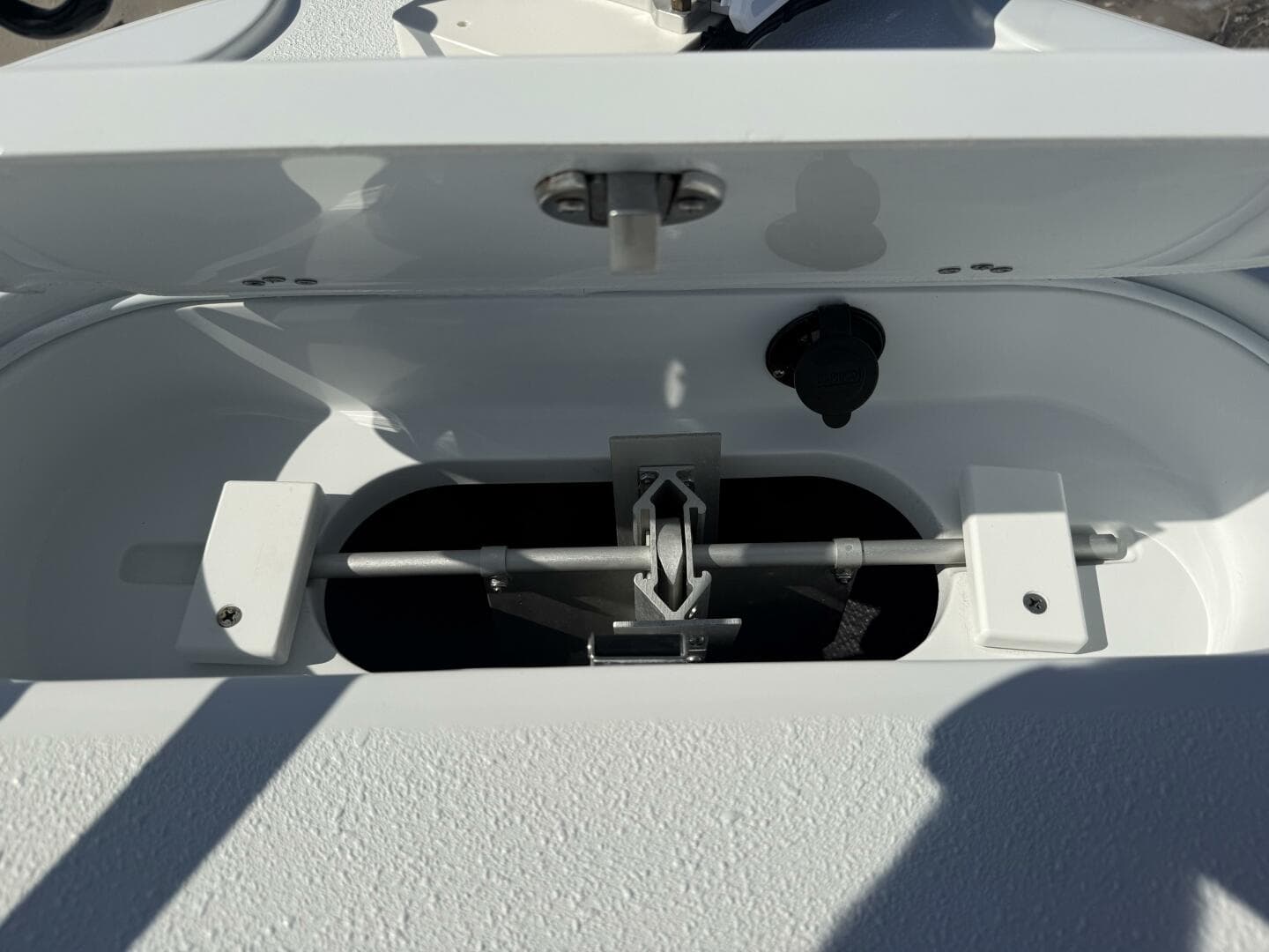 2025 Yellowfin 26 Hybrid — photo 4