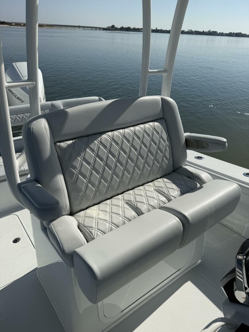 2025 Yellowfin 26 Hybrid — photo 19