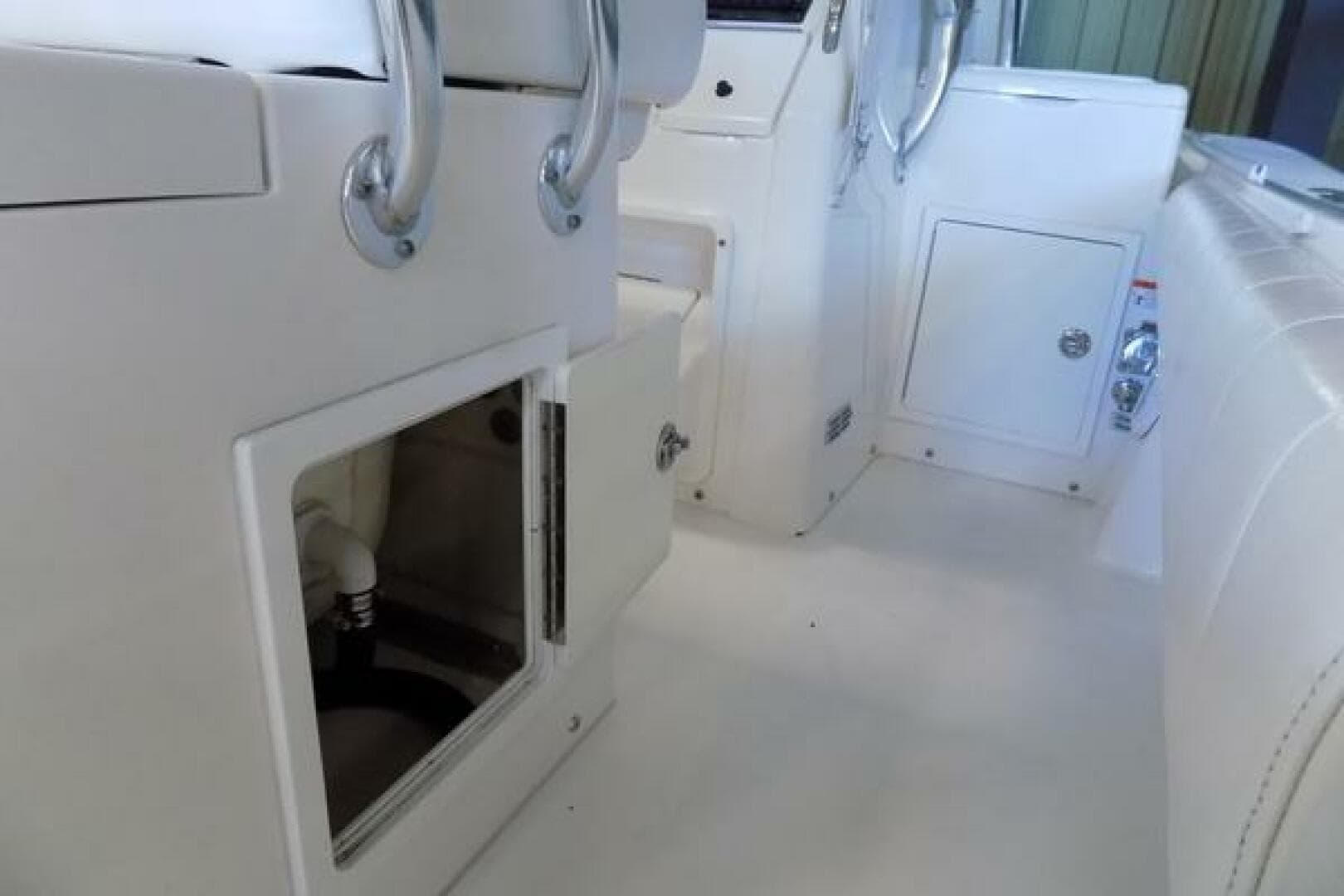 2013 Regulator 34 SS — photo 17