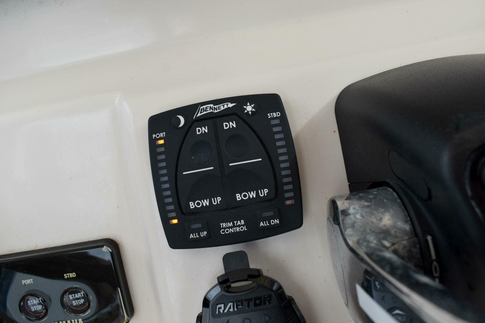 2012 Grady-White Canyon 271 — photo 37