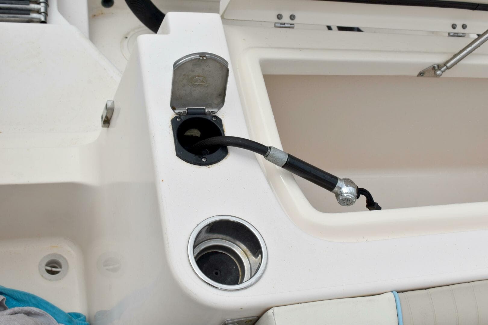 2012 Grady-White Canyon 271 — photo 12