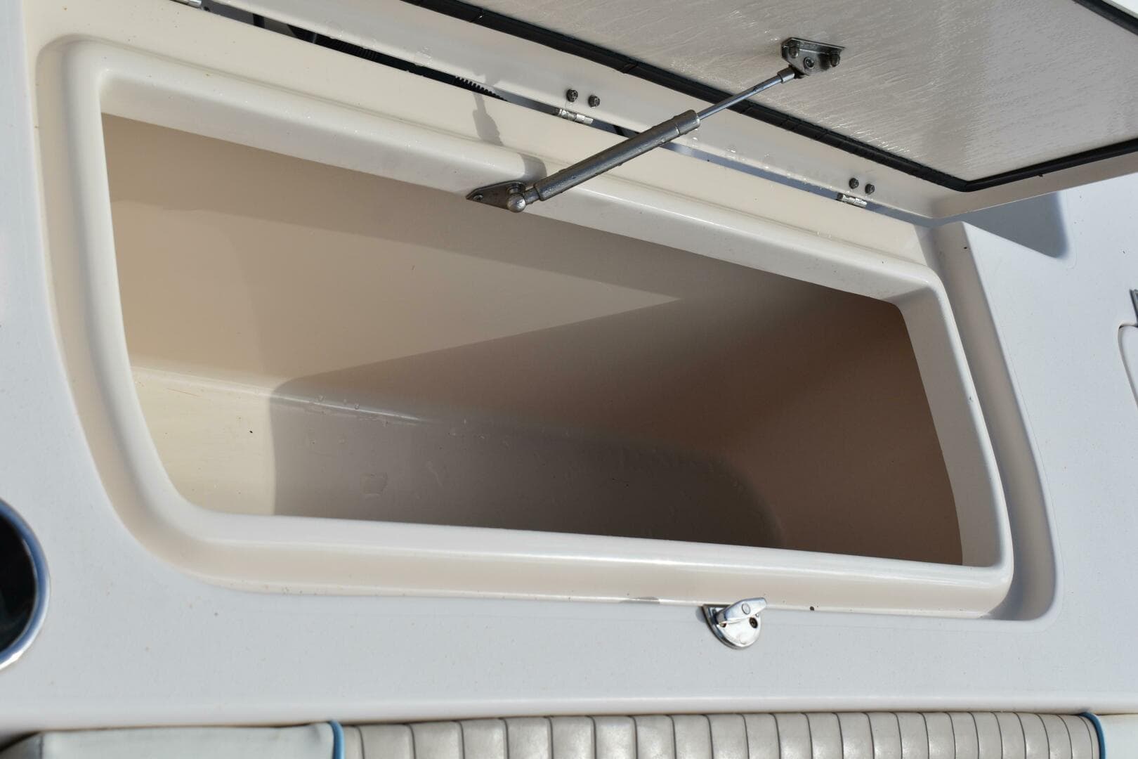 2012 Grady-White Canyon 271 — photo 13