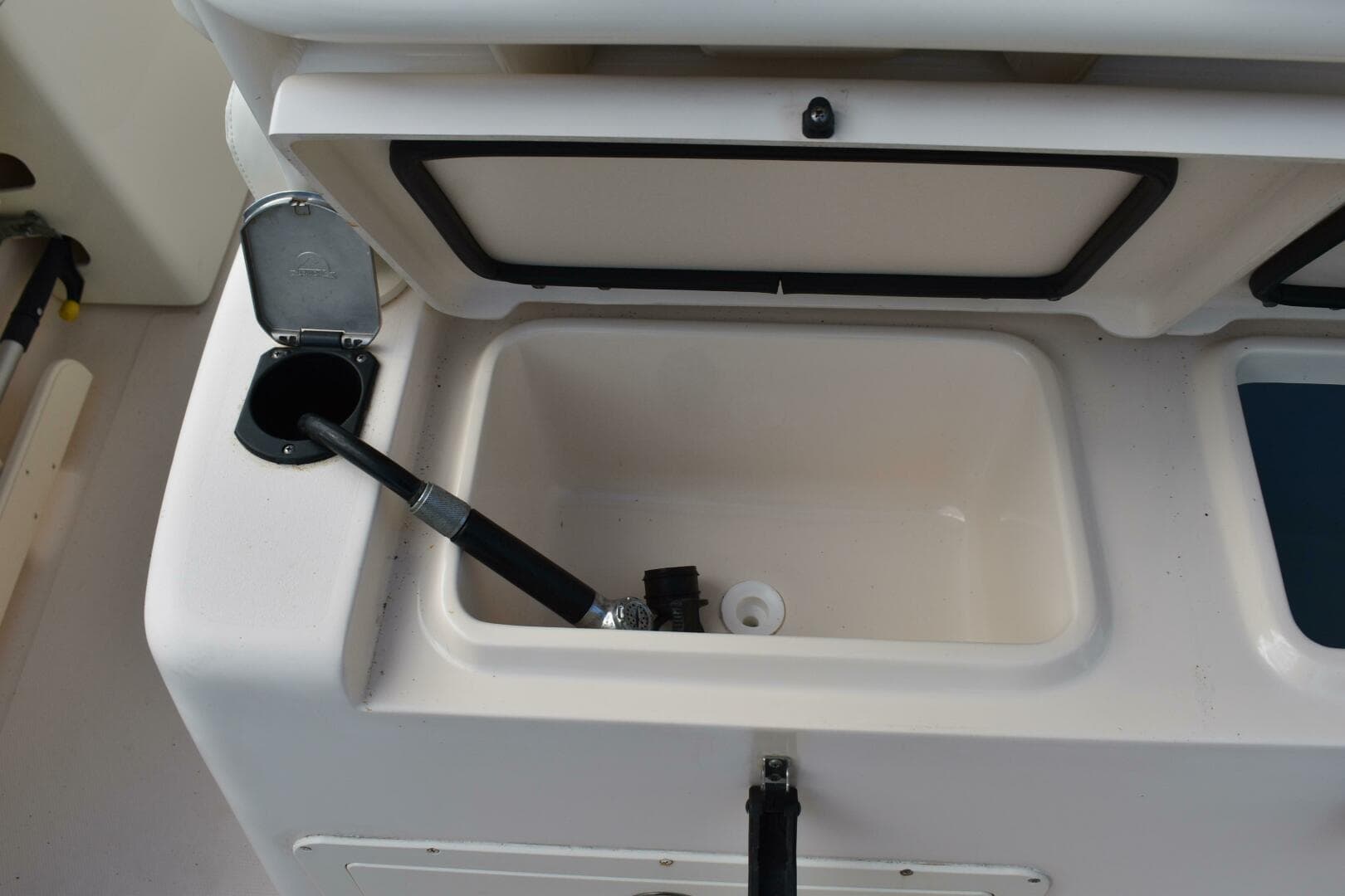 2012 Grady-White Canyon 271 — photo 21