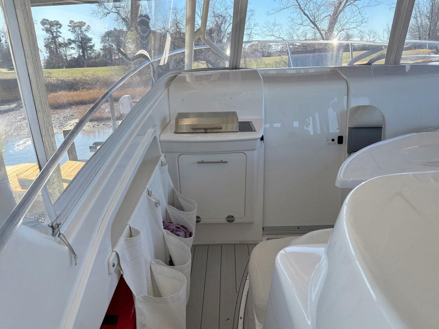 2017 Everglades 350 LX — photo 2