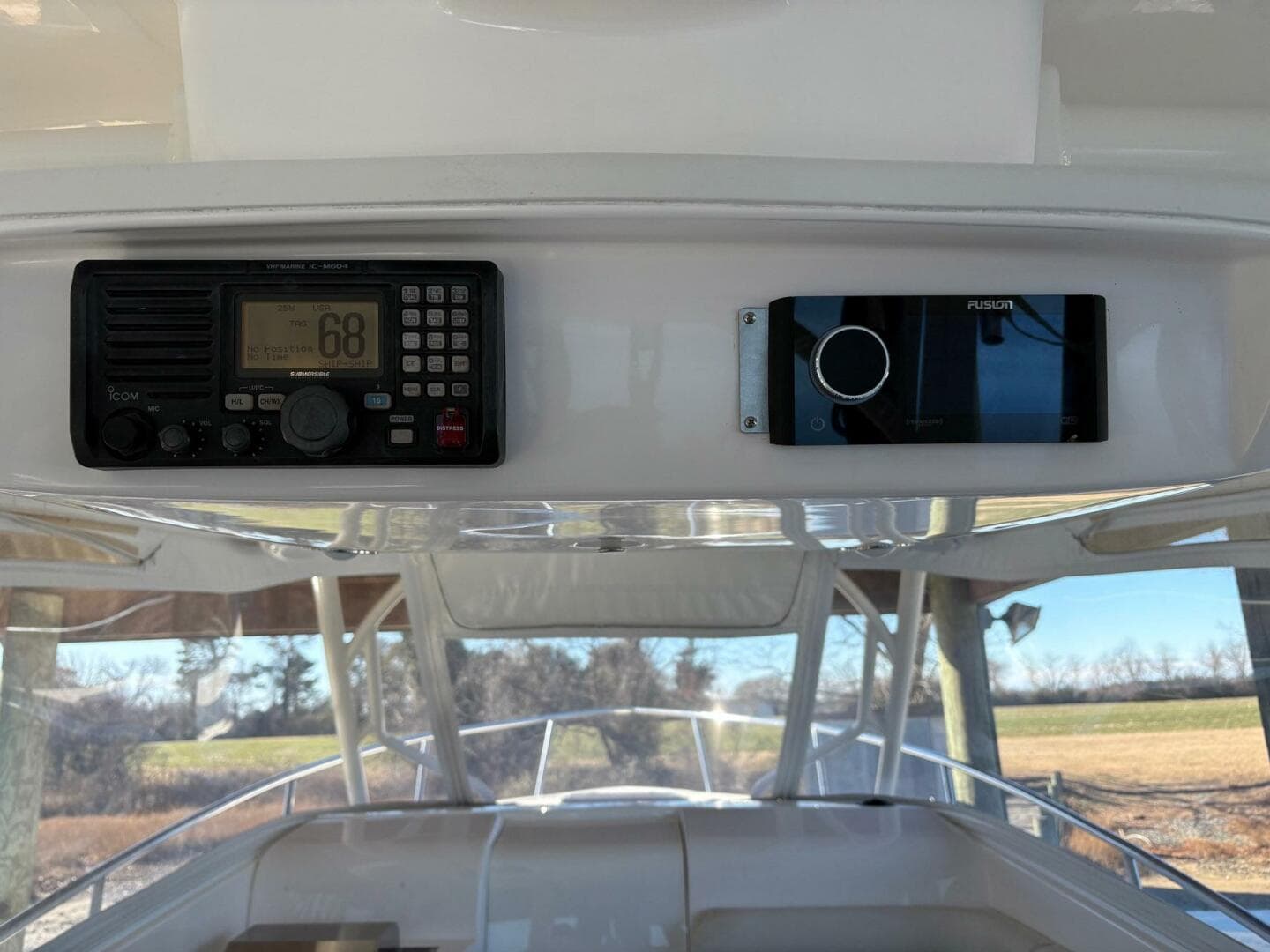 2017 Everglades 350 LX — photo 9