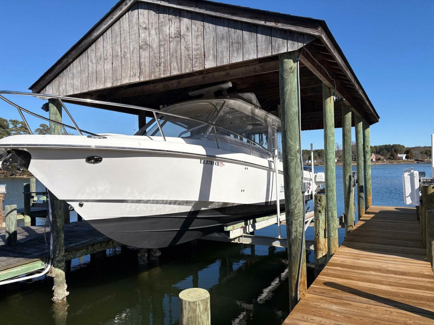 2017 Everglades 350 LX — photo 16