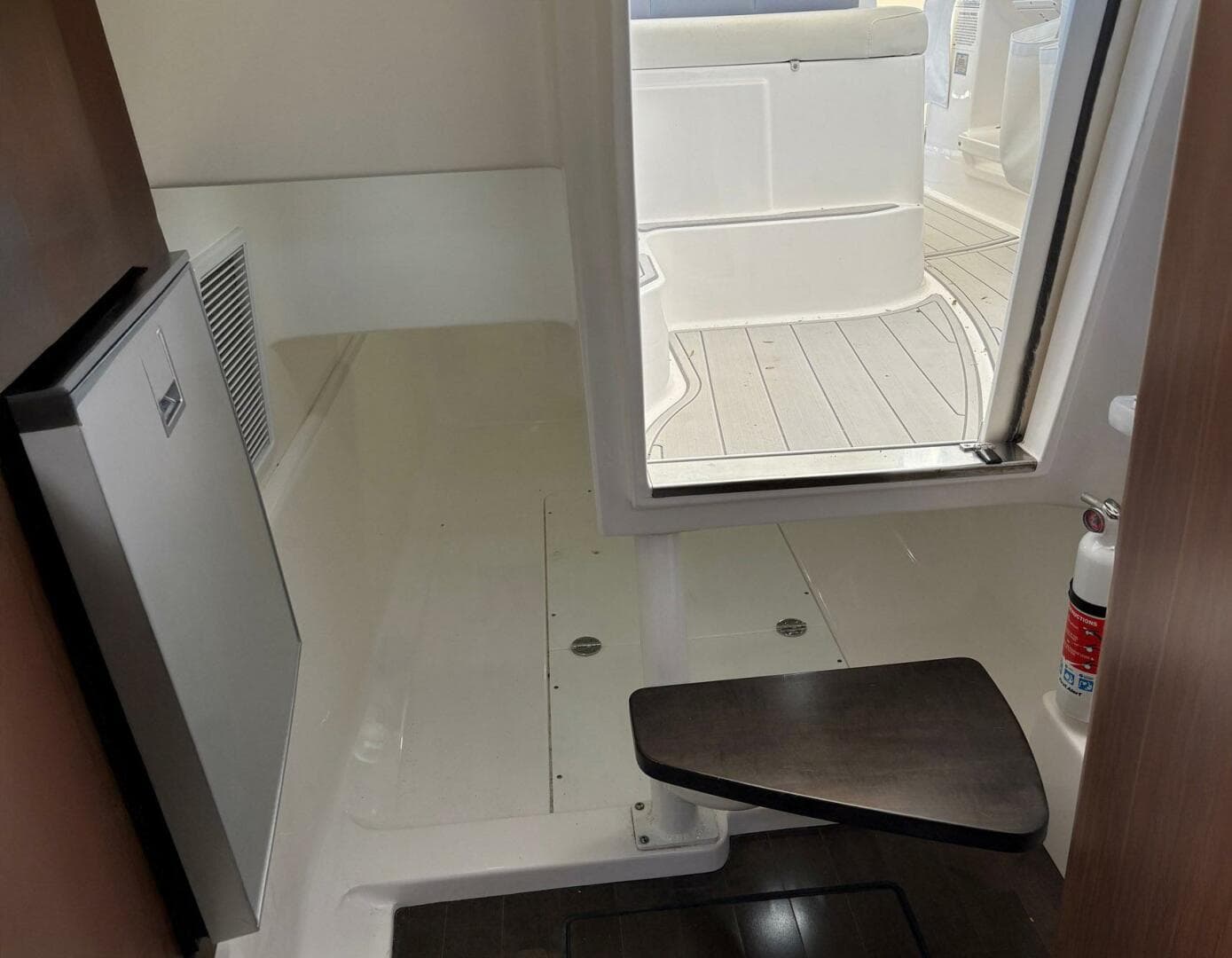 2017 Everglades 350 LX — photo 4