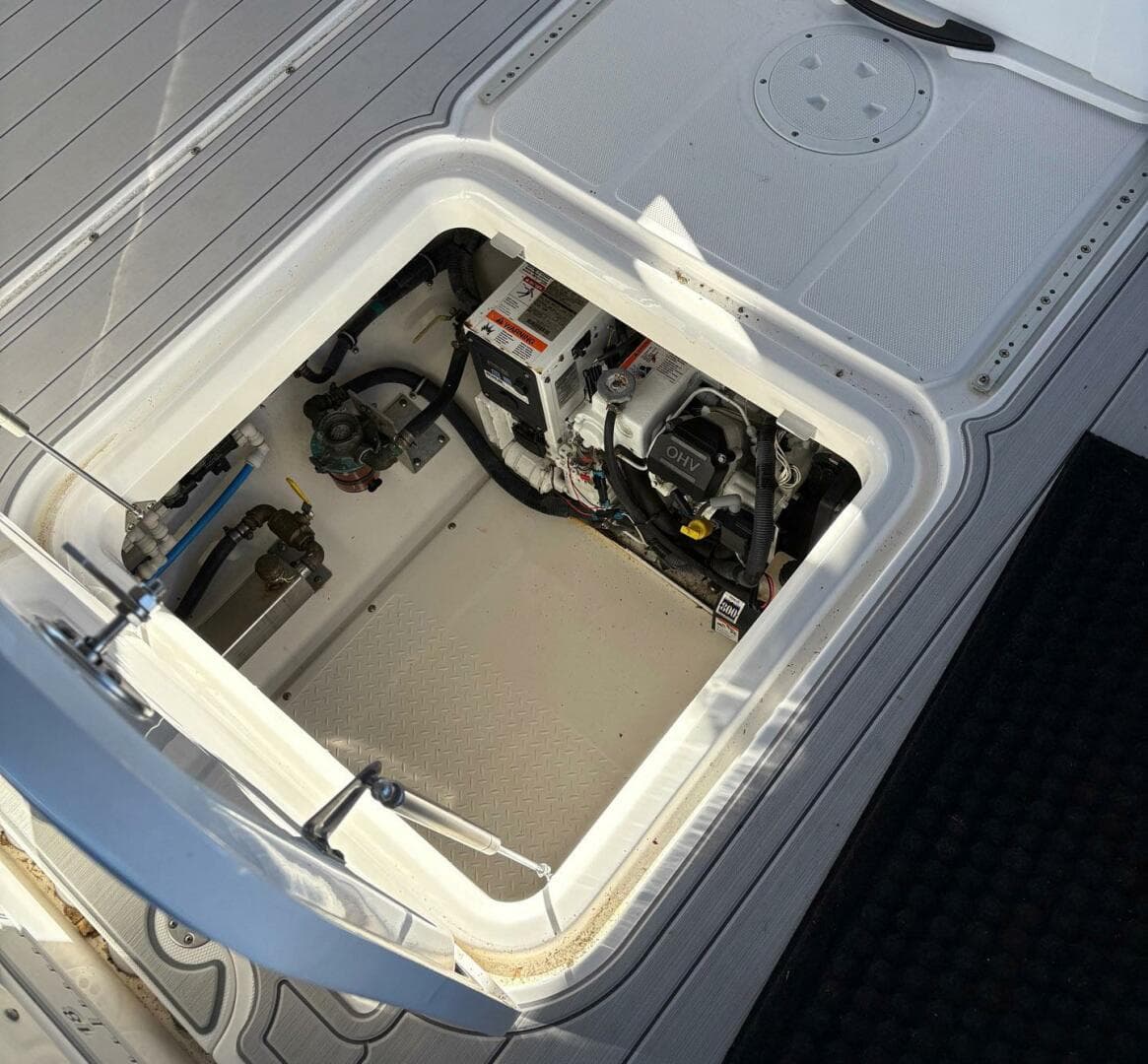 2017 Everglades 350 LX — photo 12