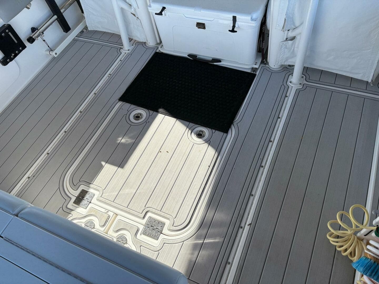 2017 Everglades 350 LX — photo 10