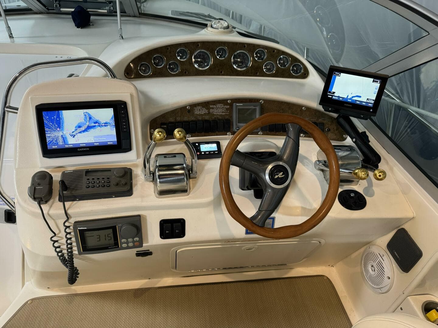 1999 Sea Ray 340 Sundancer — photo 12