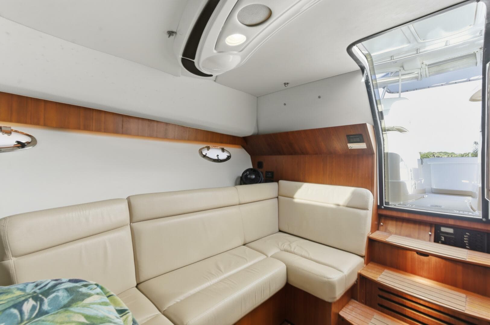 2011 Tiara Yachts 3100 Open — photo 25