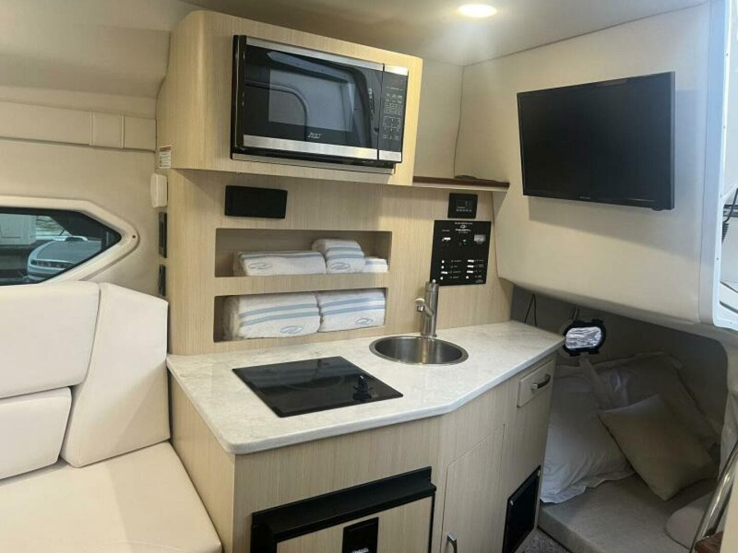 2024 Regal 26 Express — photo 34