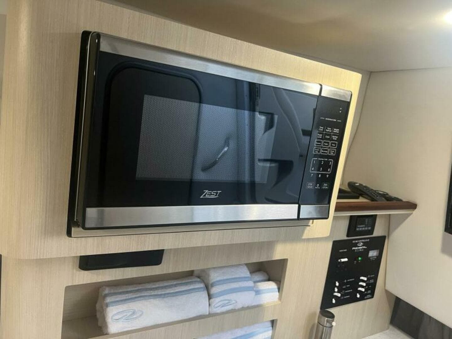 2024 Regal 26 Express — photo 48