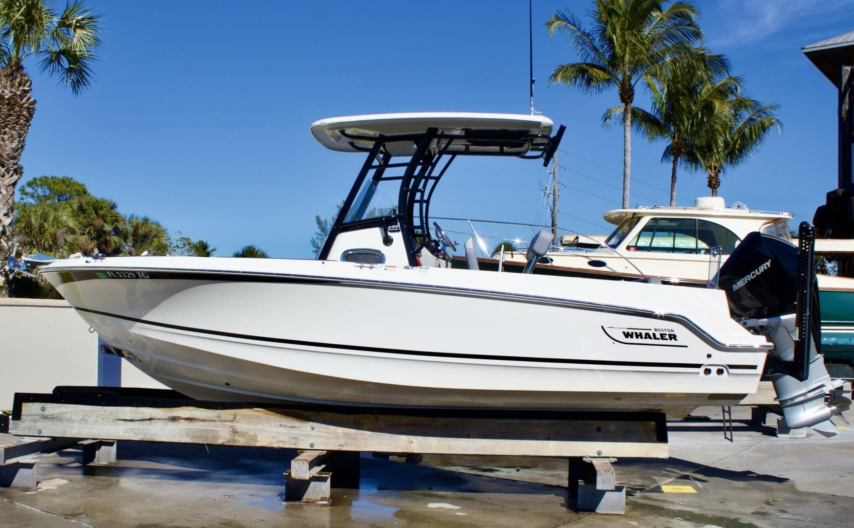 2022 Boston Whaler 230 Outrage