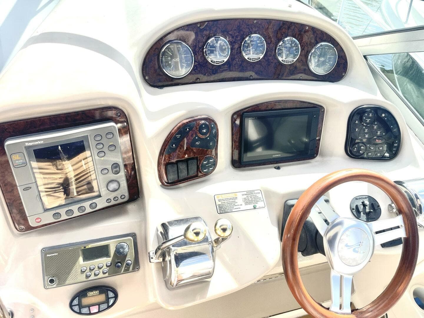 2004 Sea Ray 320 Sundancer — photo 18