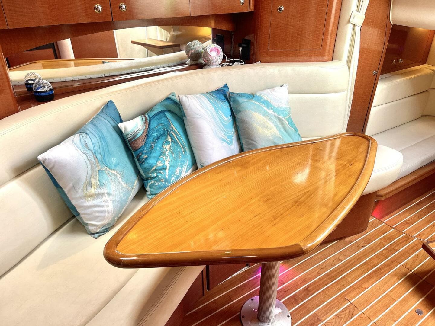 2004 Sea Ray 320 Sundancer — photo 4