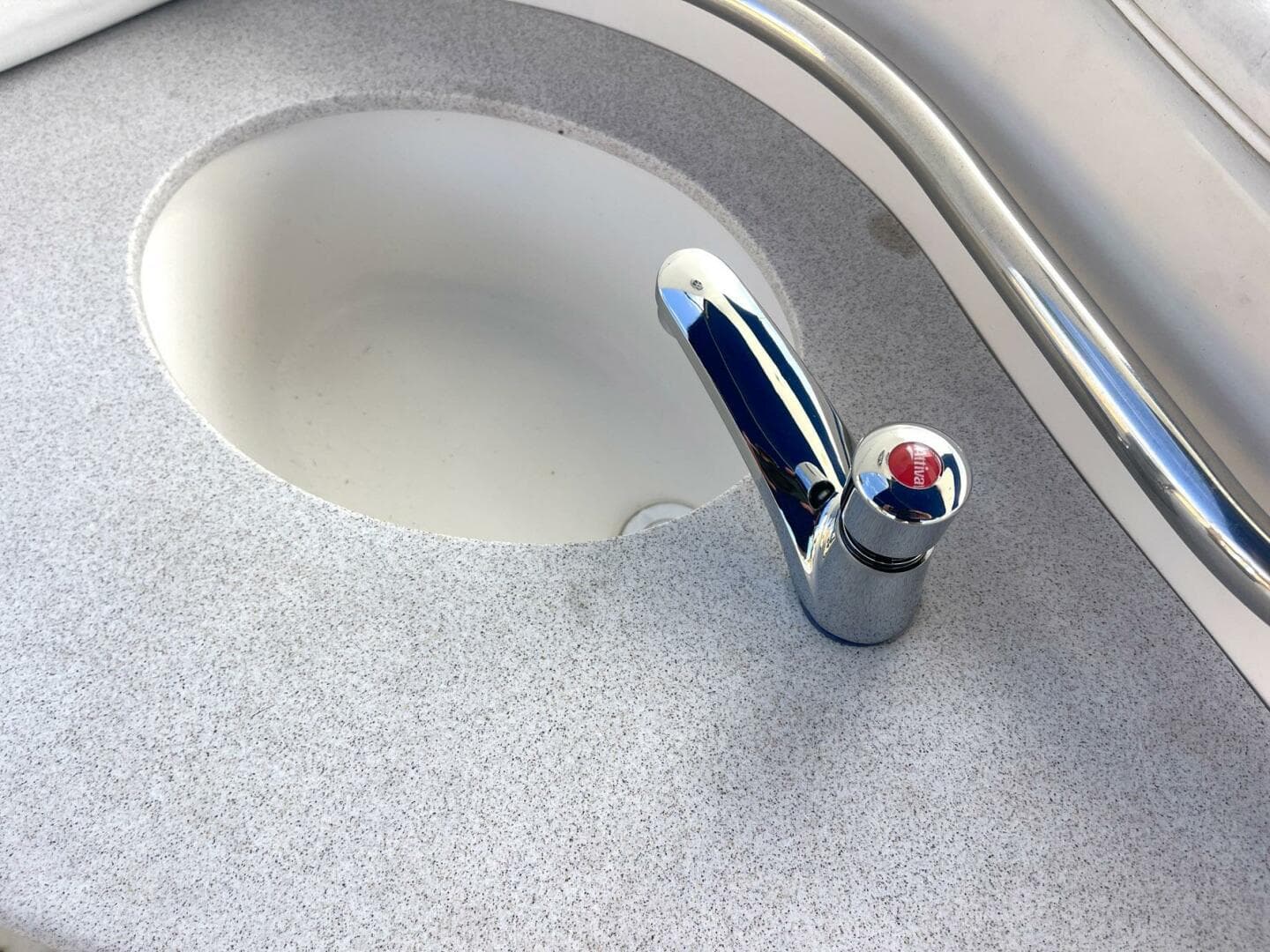 2004 Sea Ray 320 Sundancer — photo 25