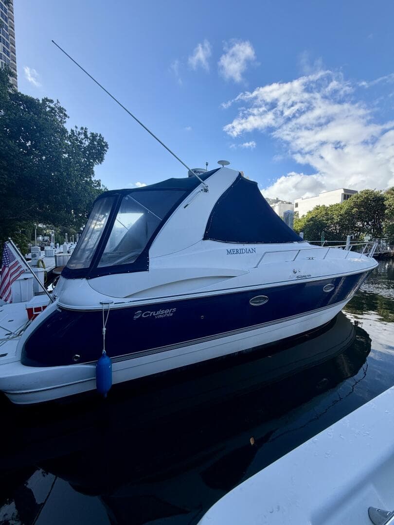 2007 Cruisers Yachts 370 Express