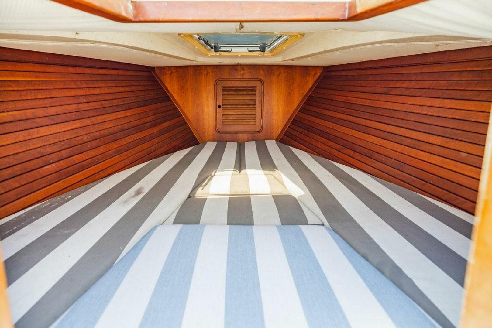 2004 Hinckley Talaria 29 R — photo 29