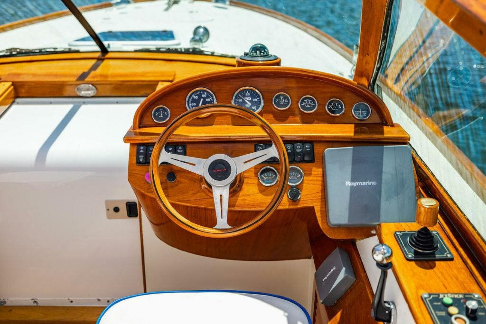 2004 Hinckley Talaria 29 R — photo 23