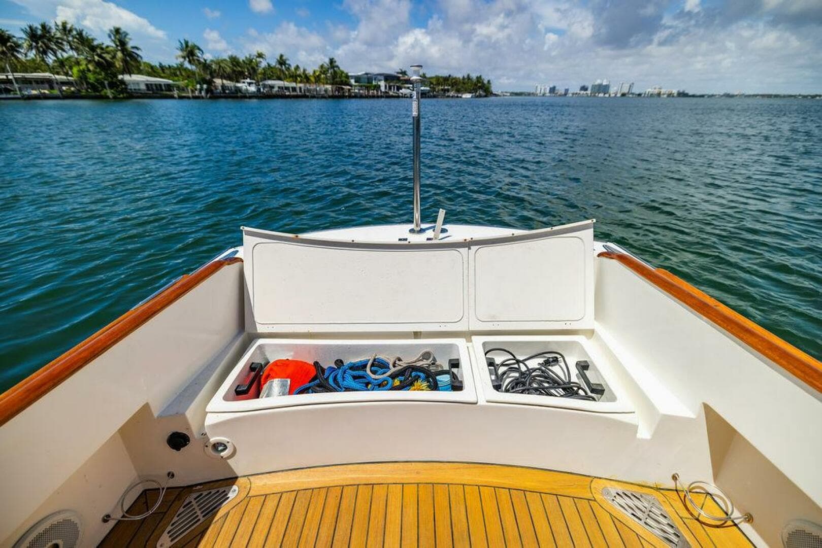 2004 Hinckley Talaria 29 R — photo 28