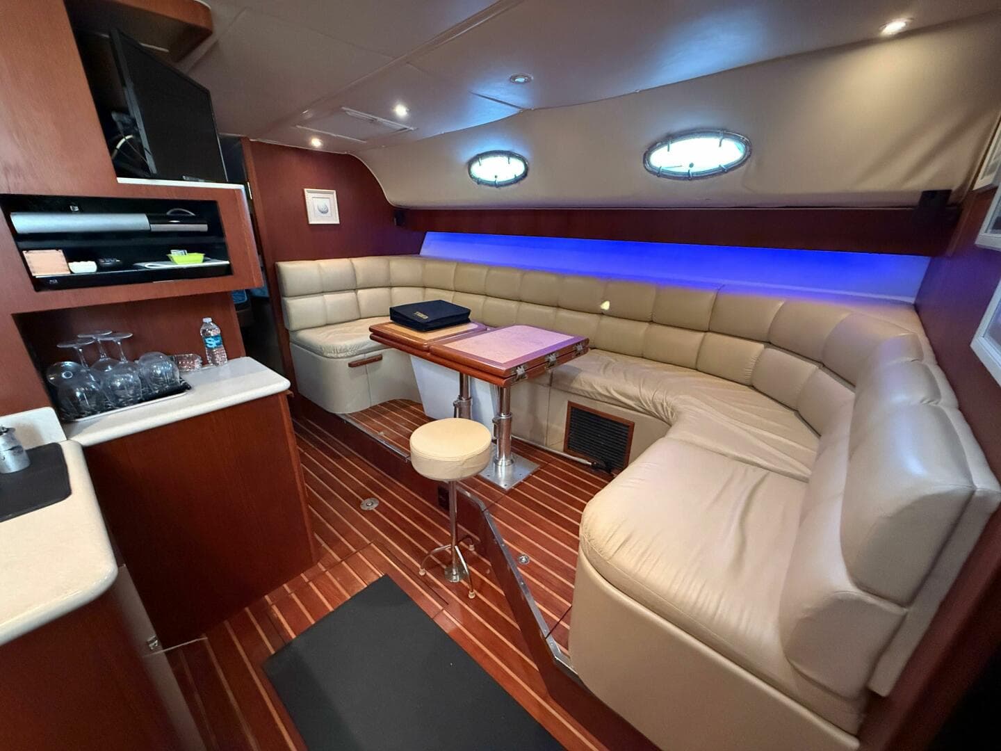 2002 Tiara Yachts 4000 Express — photo 12