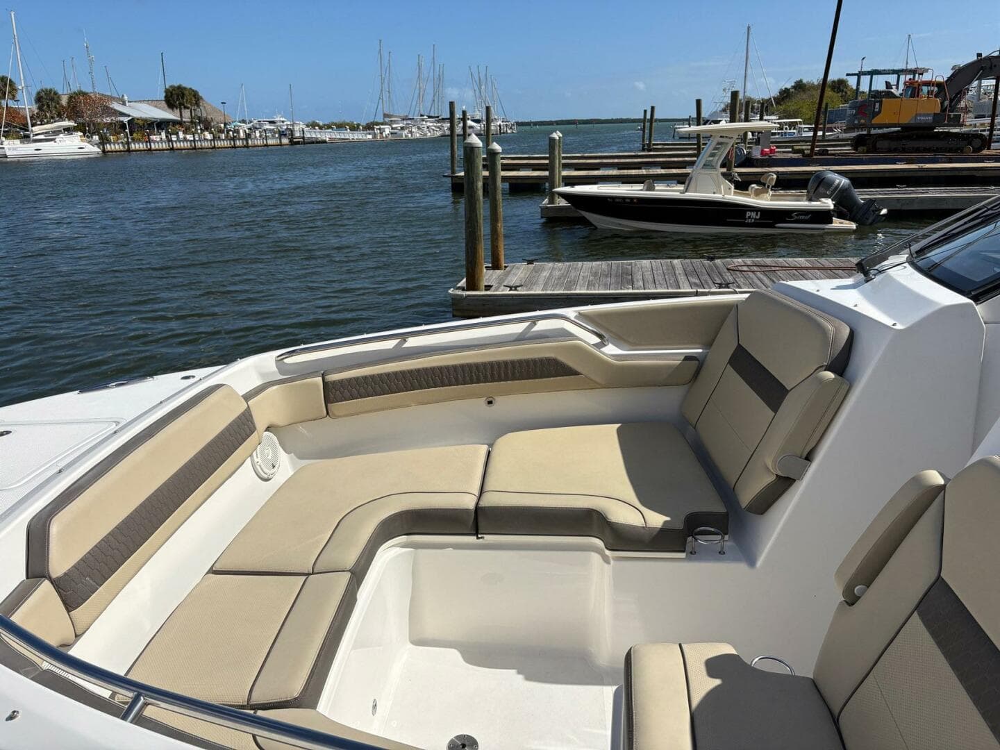 2020 Pursuit 365 DC — photo 5