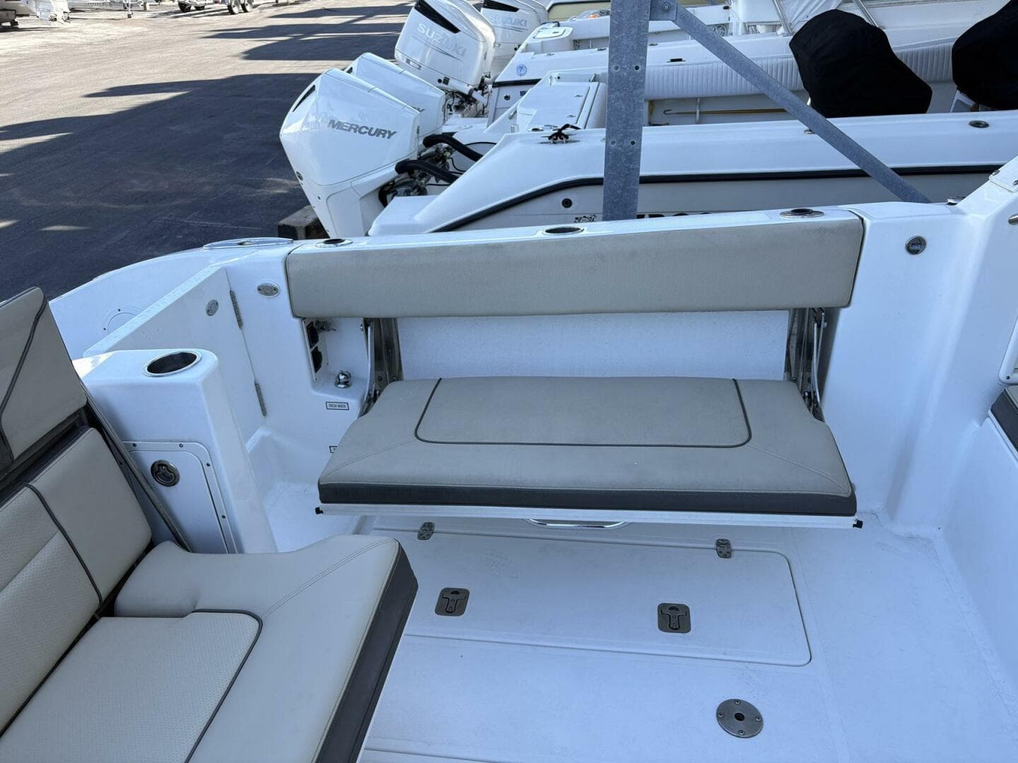 2020 Pursuit 365 DC — photo 15