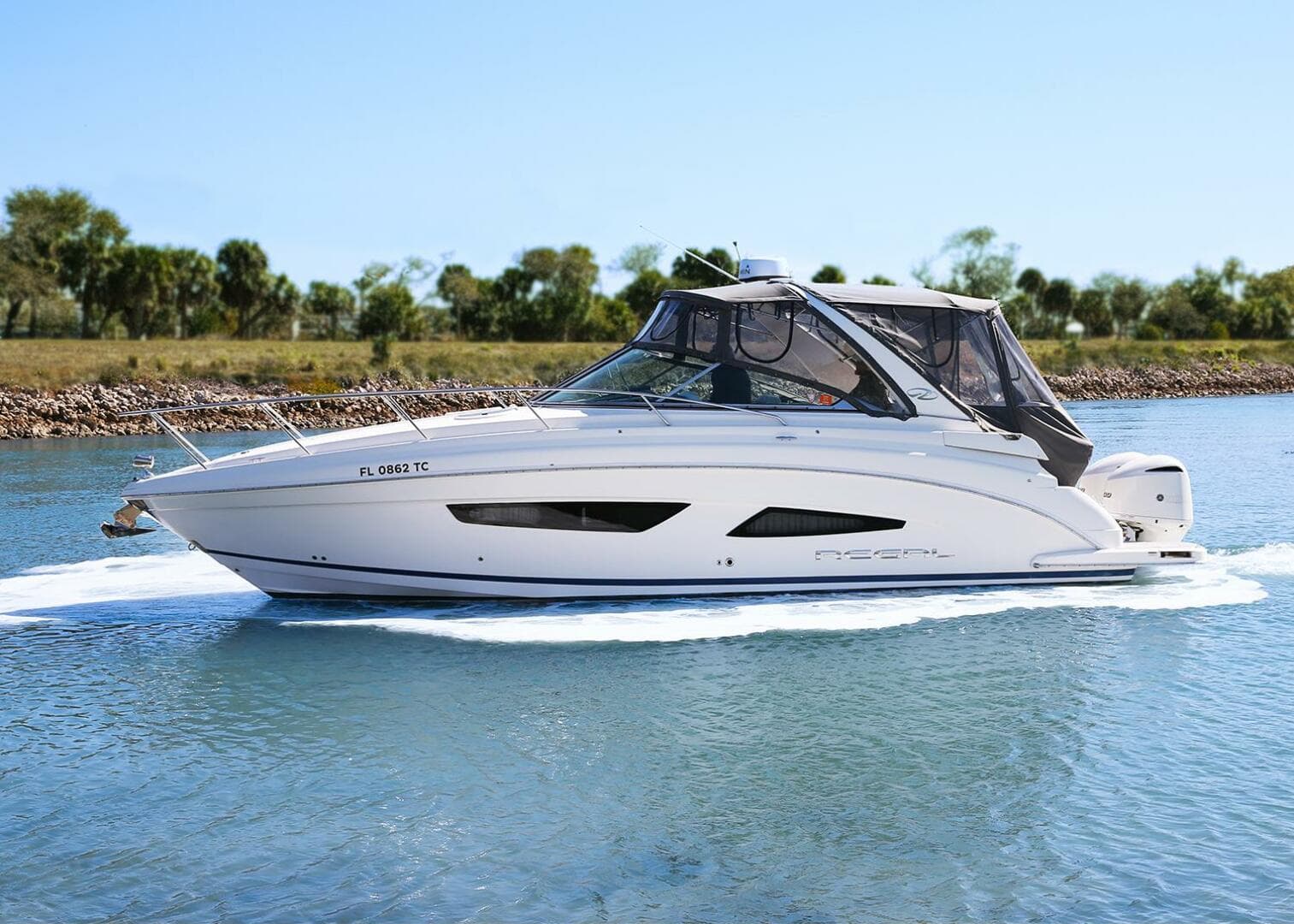 2021 Regal 33 Xo — photo 2