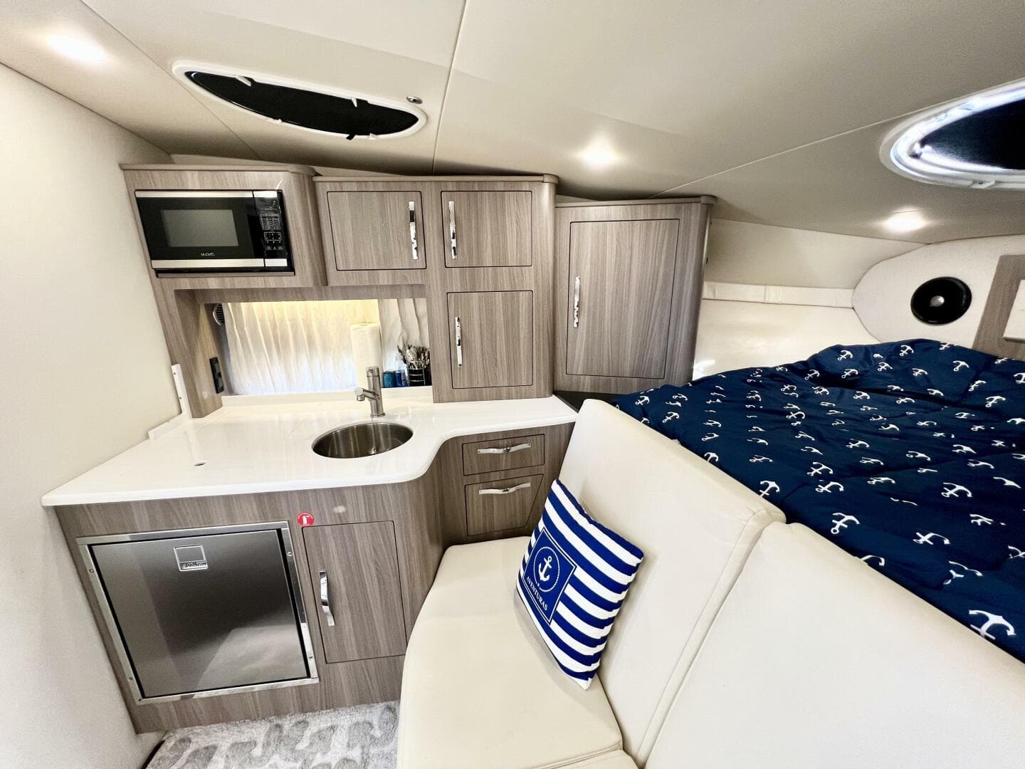 2021 Regal 33 Xo — photo 21